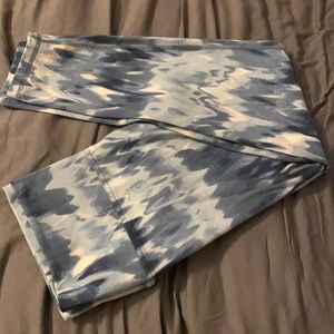 Blue/white balance legging by Old Navy Active.